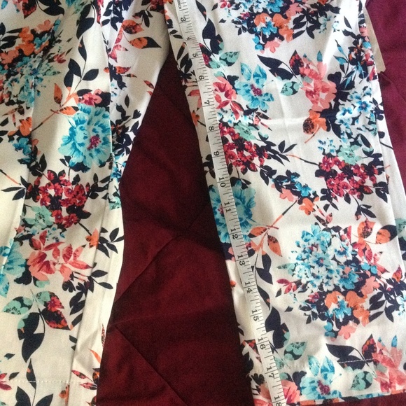 NWT Floral Capris Size 2 - Picture 5 of 5